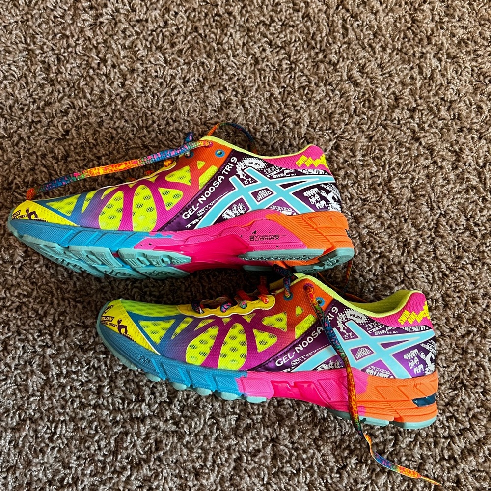 ASICS size 7 1/2 running shoe